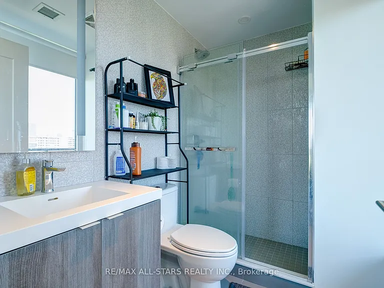575 Bloor St E #2302 — Photo 18