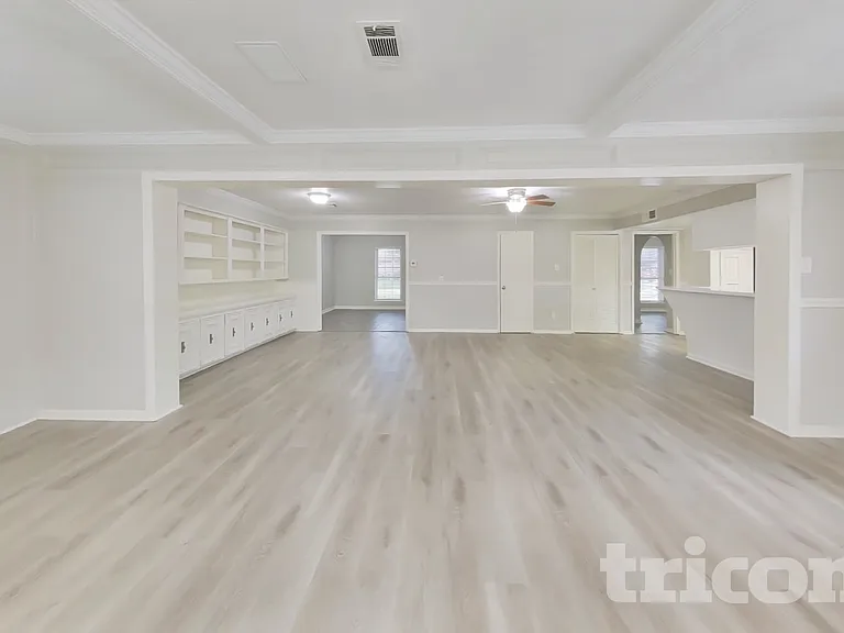 2307 Hilton Head Dr — Photo 2