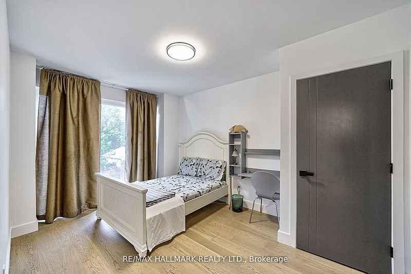 Toronto House for rent - 4 Bedrooms — photo 18