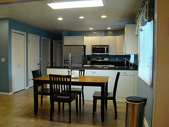 5th image of 7065 Williamsburg Dr