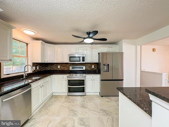 4th image of 3806 Cricket Ave