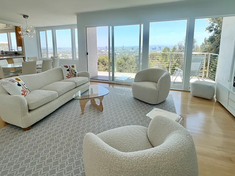 8376 Hollywood Blvd — Photo 11