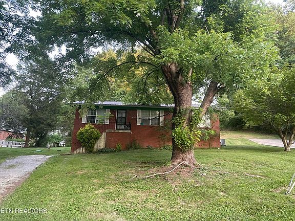 2nd image of 305 Reagan St