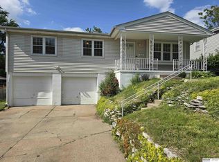 6330 Parkview Ln, Omaha, NE 68104