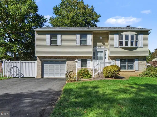 44 Longview Dr, Mechanicsburg, PA 17050
