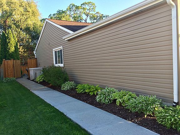 5th image of 2733 Zurich Ln