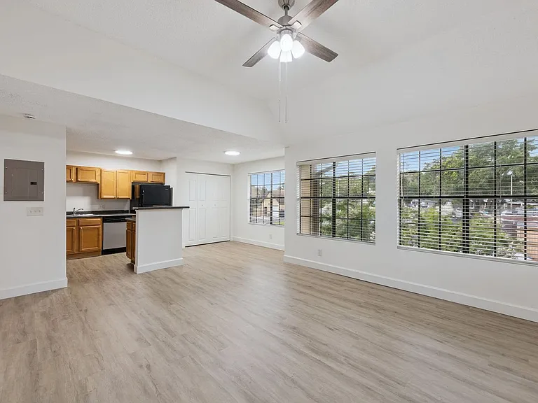 320 Black Oak Ct #204 — Photo 6