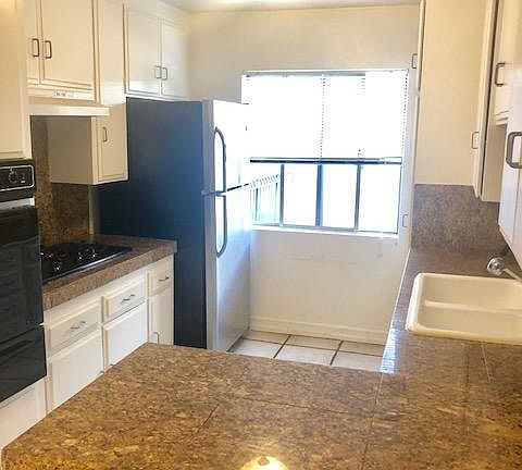 3rd image of 954 N Croft Ave APT 301