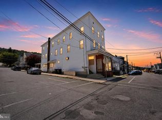 200 W Bertsch St #202, Lansford, PA 18232
