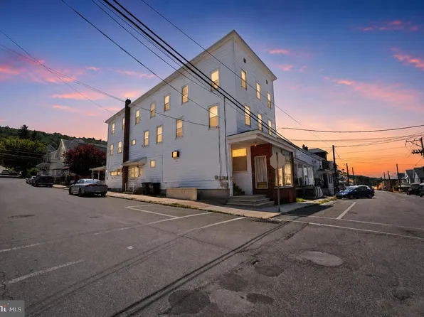 200 W Bertsch St #202, Lansford, PA 18232
