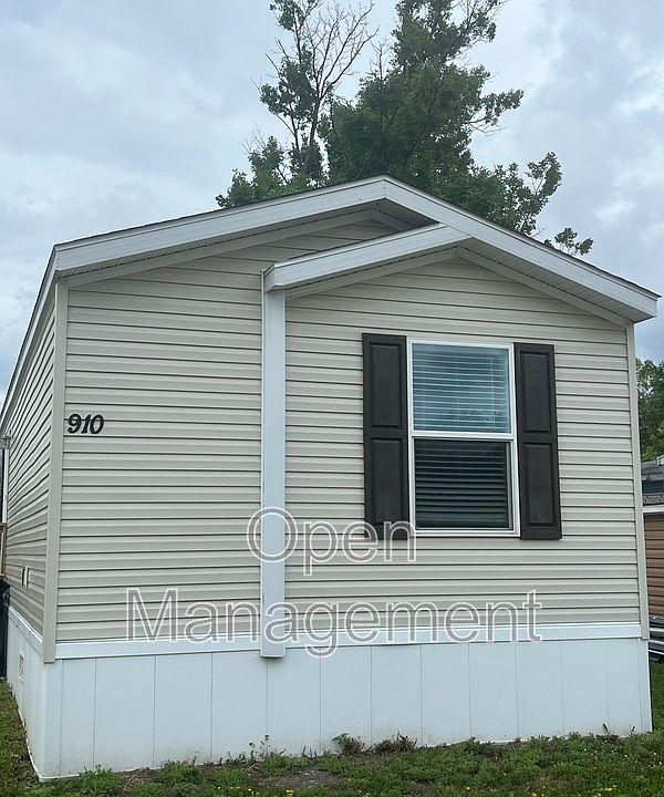1st image of 825 1st Ave E #60