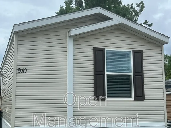 825 1st Ave E #60, West Fargo, ND 58078