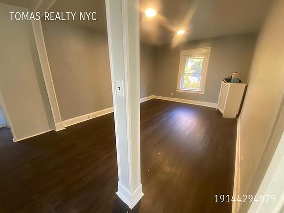 5th image of 119 Caryl Ave