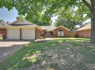 6808 Wayfarer Trl, Fort Worth, TX 76137