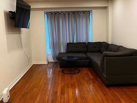 2nd image of 22 Pearson St Room 10