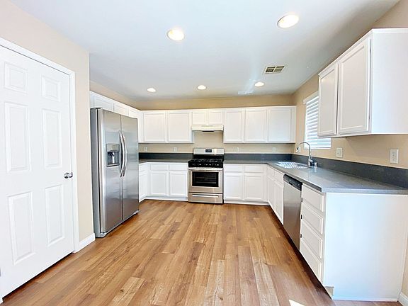 5th image of 941 Grand Cerritos Ave