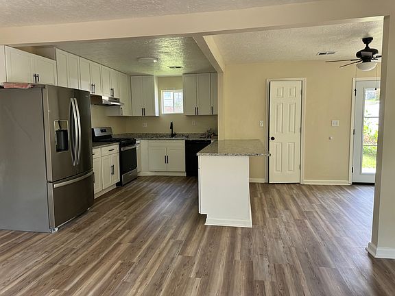 4th image of 110 Crystal Lake Dr