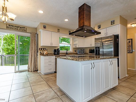 4th image of 7017 S Meadow Dr