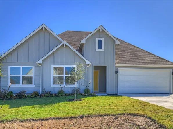 163 Davis Mountain Dr, Lockhart, TX 78644