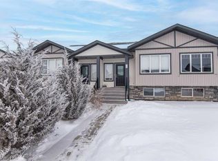 344 S Spruce St, Red Deer County, AB T4S0N9