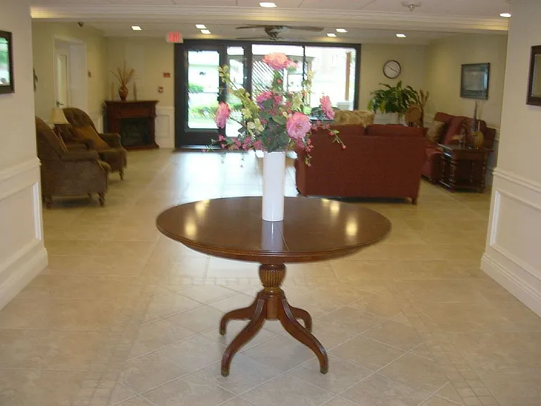 Creek Bend Heights Apartments — Photo 9