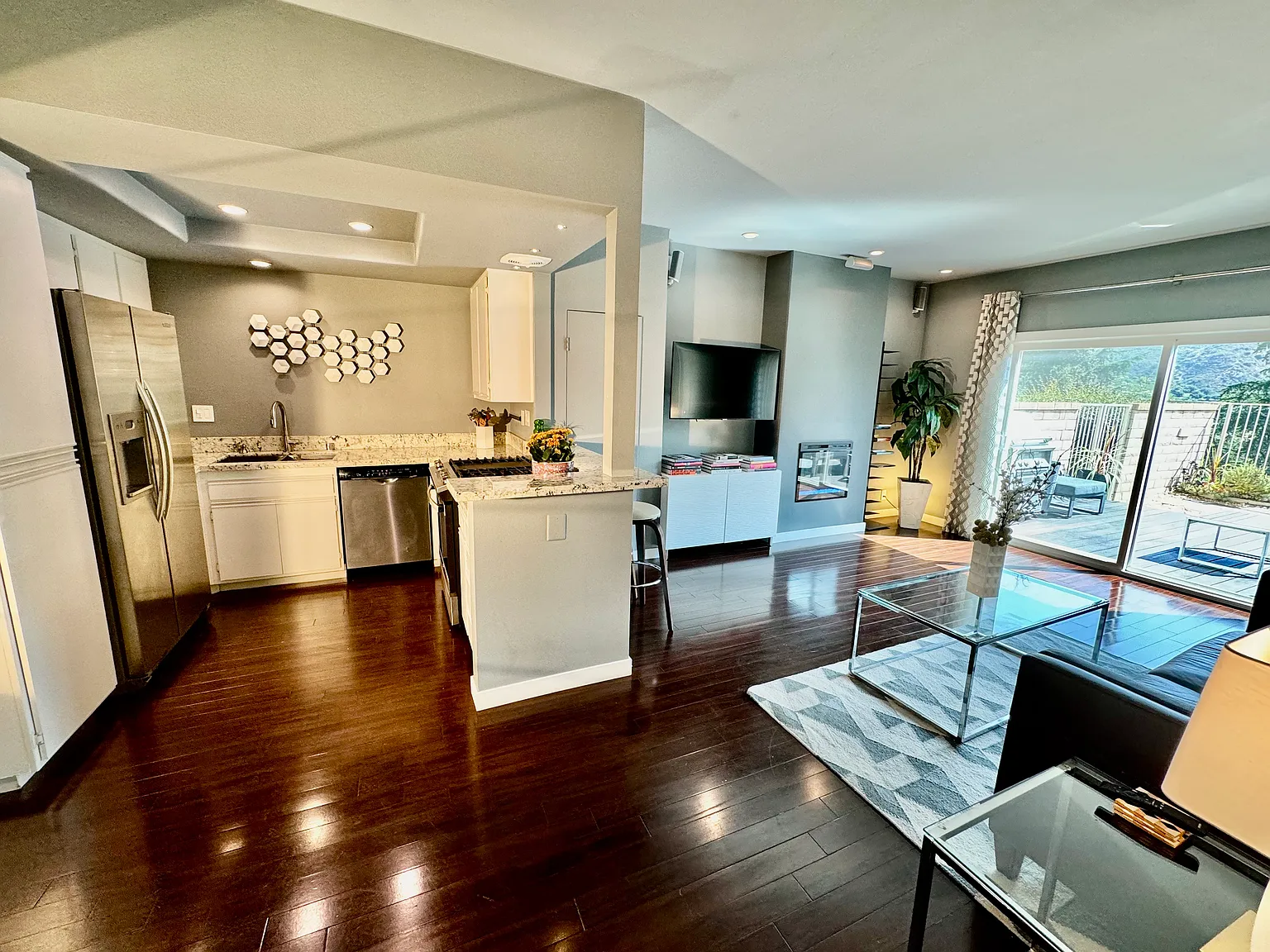1 bed, 632 sqft, $2,975 — Photo 3
