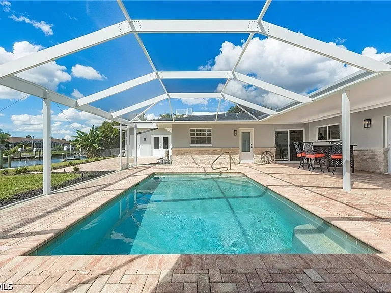4930 Edith Esplanade Cpe — Photo 27
