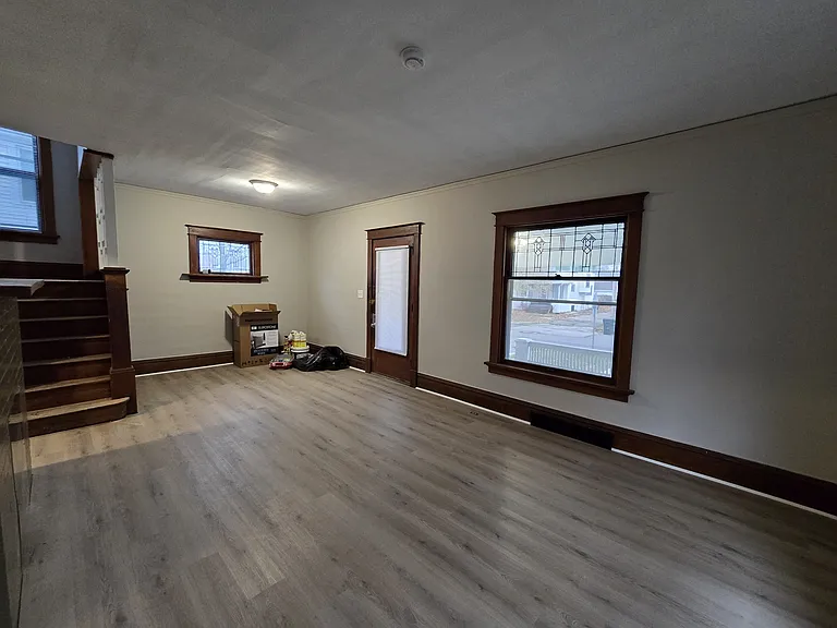 349 17th St SE — Photo 5