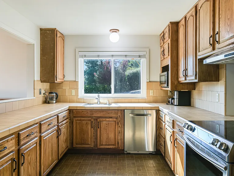 324 Laurel Pl — Photo 4