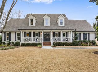 290 Saddle Creek Ln, Roswell, GA 30076