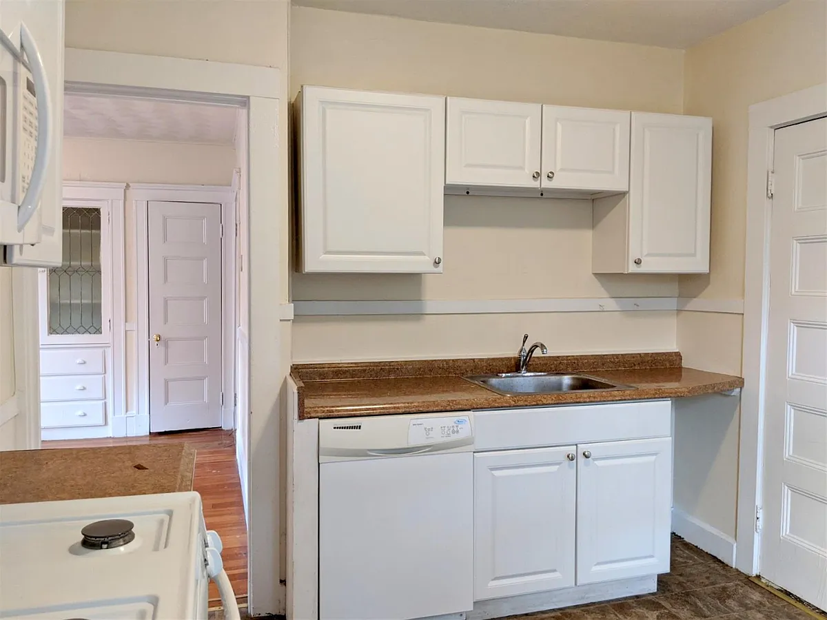 Building Photo - 18 Sanborn Ave #2