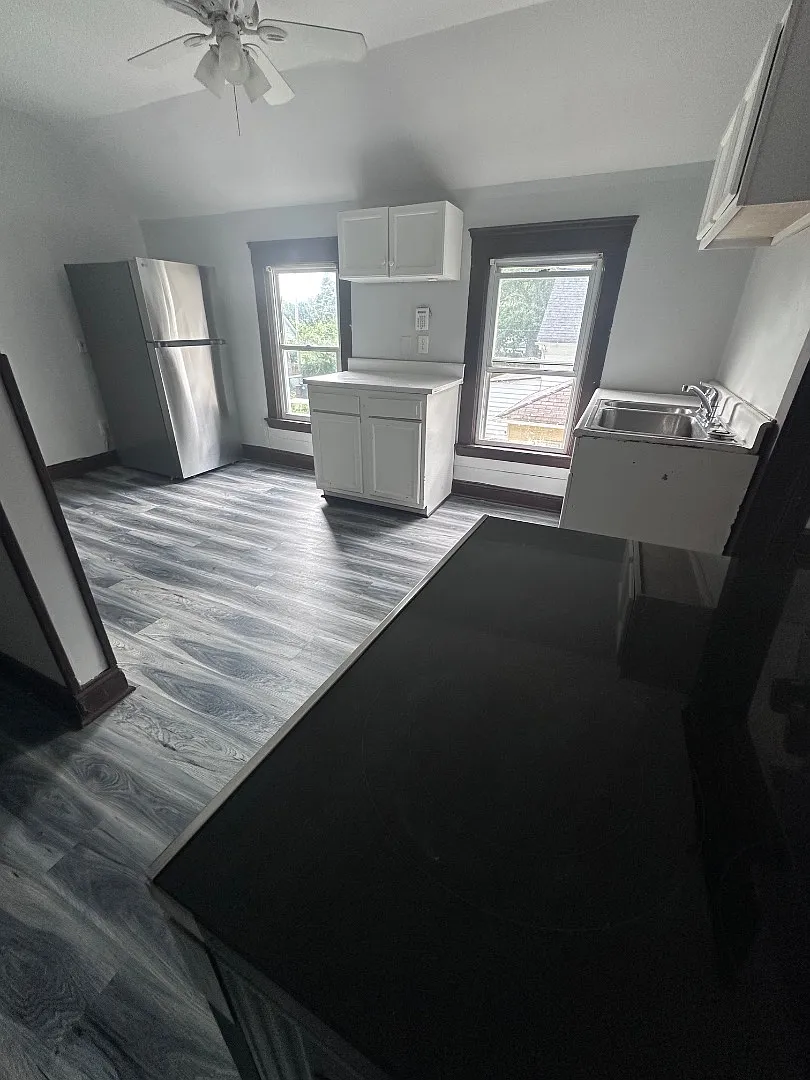 Freshly remodeled with en suite laundry! — Photo 2