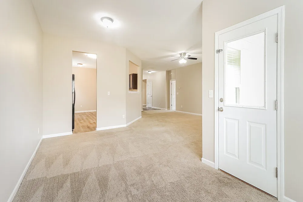 3 bed, 2.0 bath, 1892 sqft, $2,025 — Photo 4
