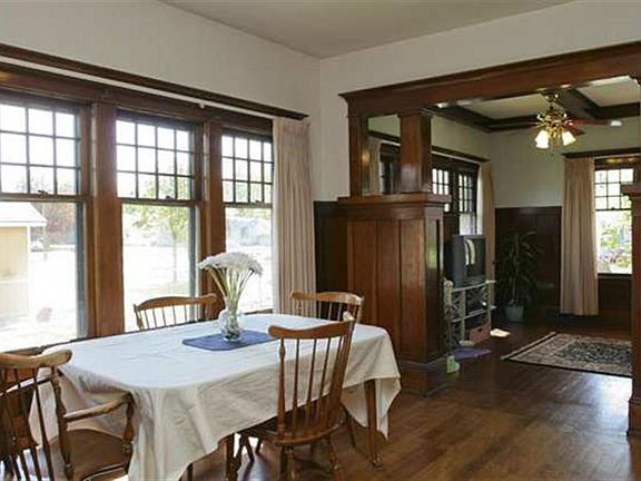 3rd image of 909 W Margaret St