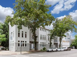 1403 W Wolfram St, Chicago, IL 60657