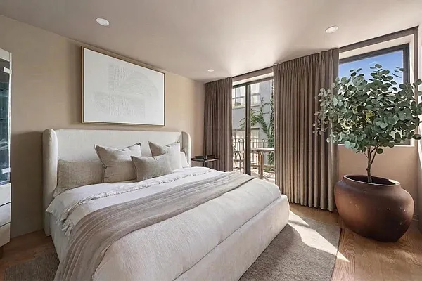 Bedroom, photo 1