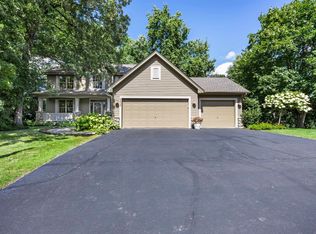 2408 Hunter Dr, Chanhassen, MN 55317