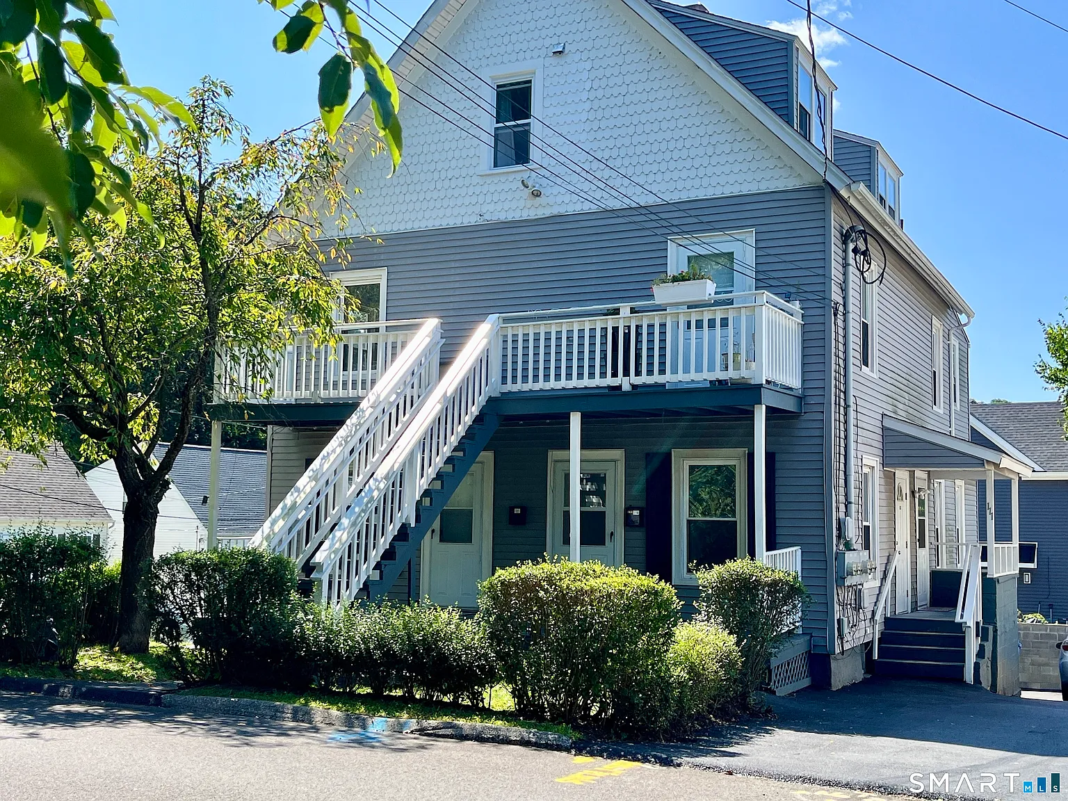 2 bed, 1.0 bath, 1176 sqft, $1,800 — Photo 2