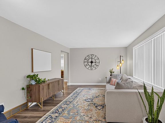 5th image of 2111 Kenwood Ave