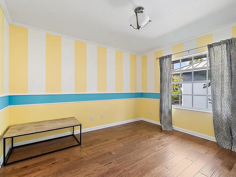 542 N Cypress Dr — Photo 23