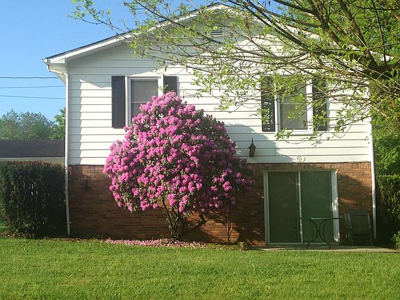 3rd image of 921 Rainbow Dr