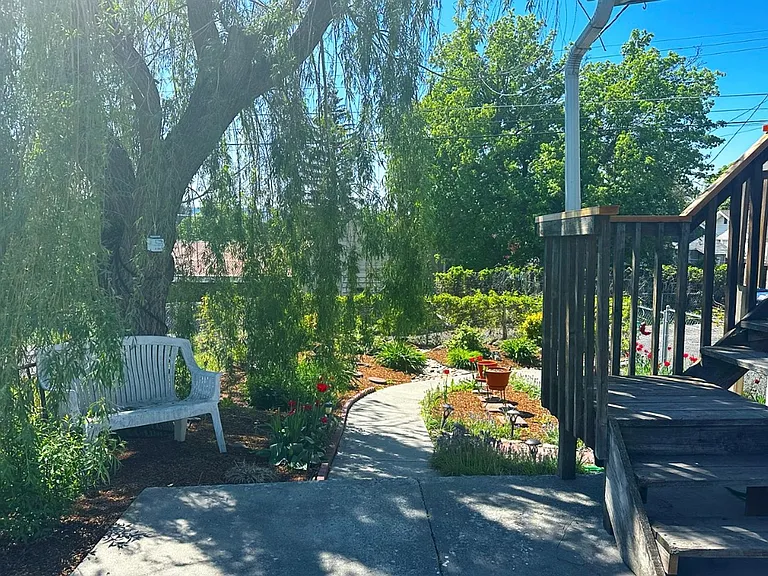 1212-1214 E Illinois Ave — Photo 9