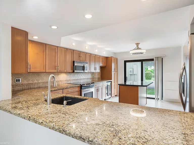 320 Deer Creek Wildwood Ln E — Photo 2
