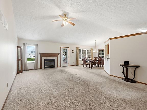 4th image of 2020 Bellflower Ct