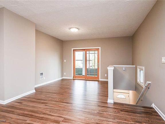 4th image of 1599 Orchard Grove Ave
