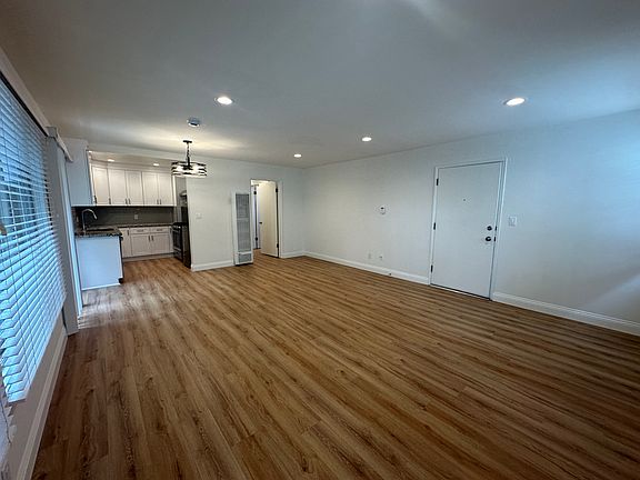 4th image of 421 Avenue G APT A