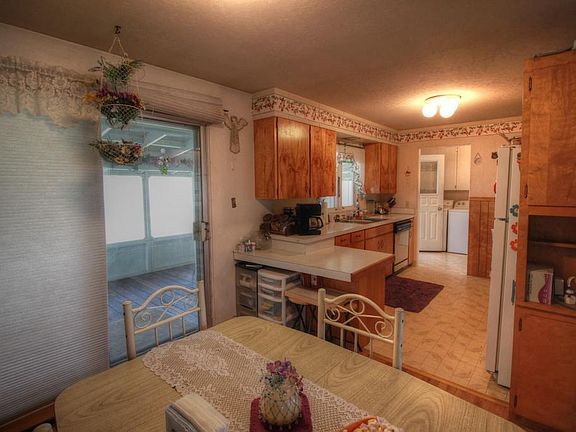 4th image of 221 Forest Dr