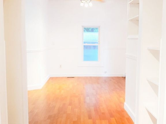 4th image of 3871 W 42nd St