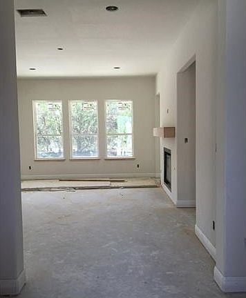 Gorgeous windows in the family room & tall ceilings throughout!