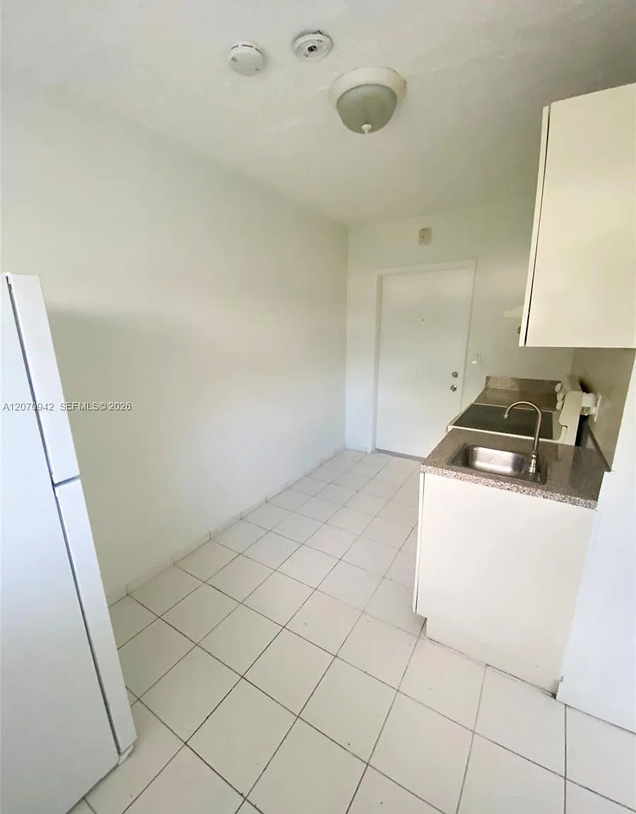 2612 Johnson St — Photo 3